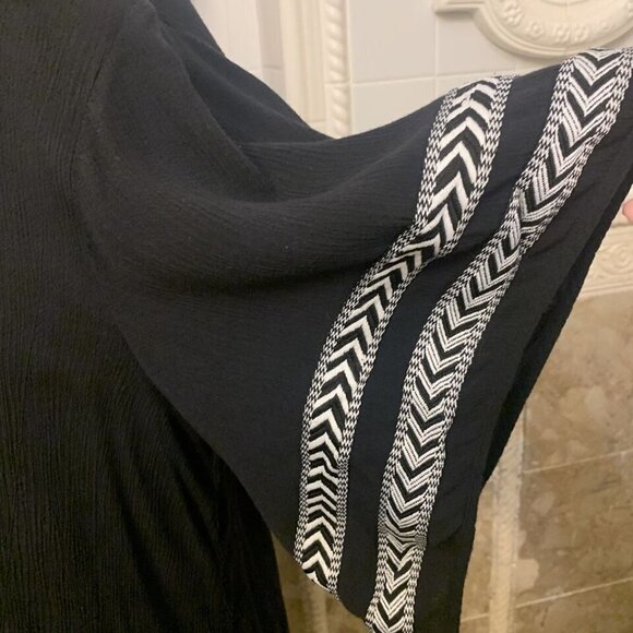 C. O. C. Sz 3X. Lightweight Poncho. Asymmetrical hem. Rayon. Chevron Trim. B96 - Picture 3 of 4